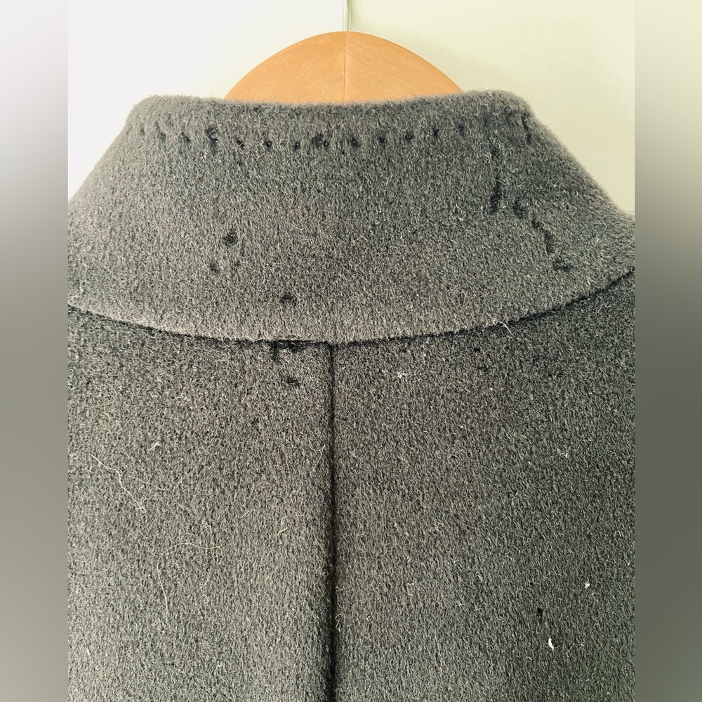 Max Mara Black Wool Cashmere Coat Size 34 (Italian) - Vintage, some damage. - Picture 4 of 8